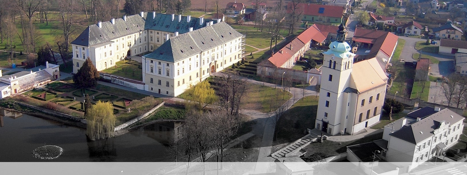 Zámek a kostel sv. Jakuba Většího